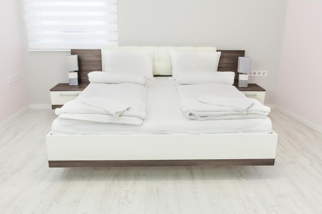 Corso Lux Apartman Gyula Exterior photo